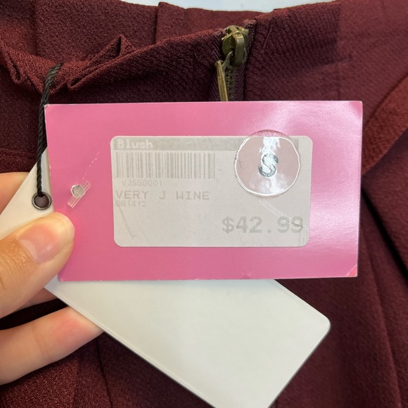 Very J Skirt with a Leather Trim that’s New with Tags. SM - Picture 3 of 9